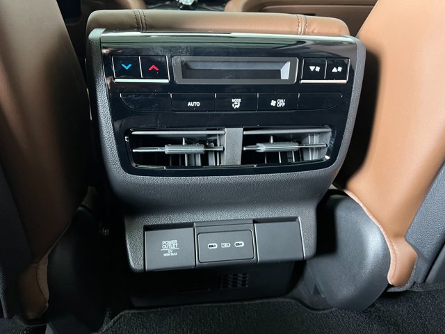 Vehicle image 31 of 40