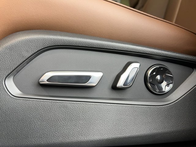 Vehicle image 15 of 40