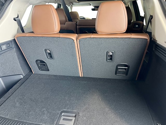 Vehicle image 33 of 40