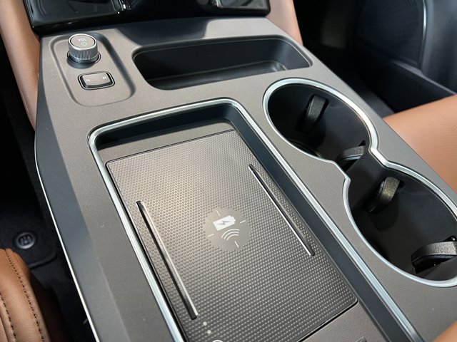 Vehicle image 21 of 40
