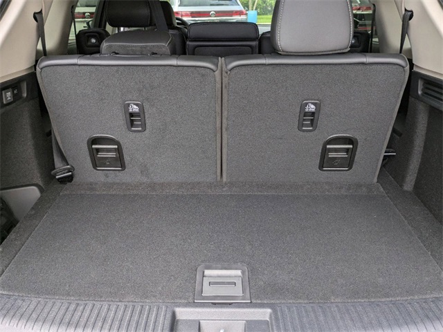 Vehicle image 14 of 39