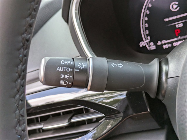 Vehicle image 35 of 39