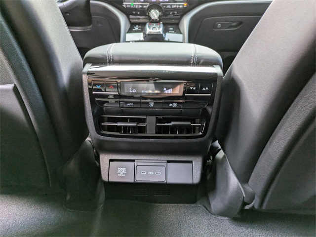 Vehicle image 17 of 39