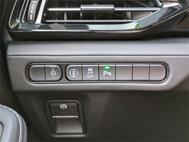 Vehicle image 32 of 39