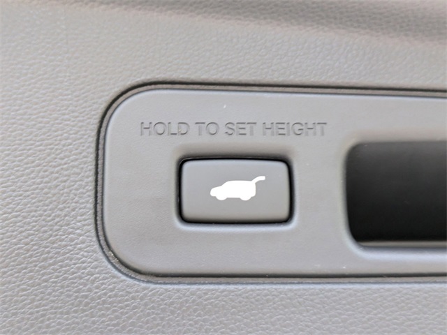 Vehicle image 15 of 39