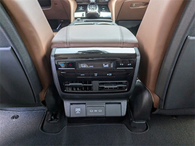 Vehicle image 17 of 39