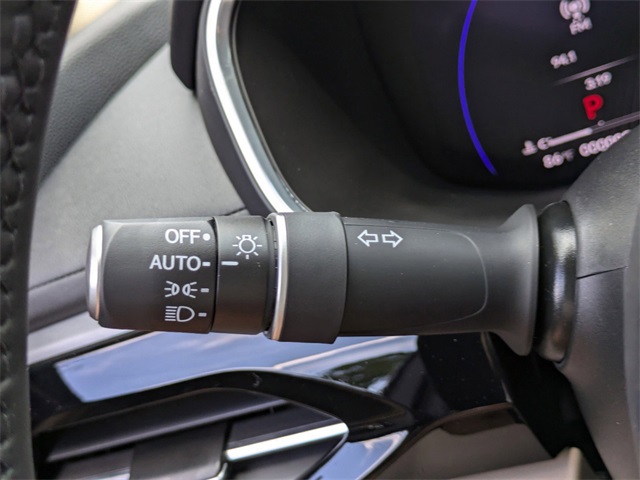 Vehicle image 36 of 40