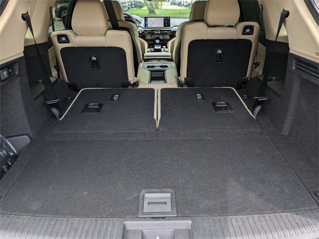 Vehicle image 14 of 40