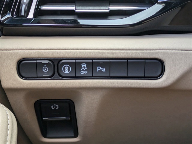 Vehicle image 32 of 40