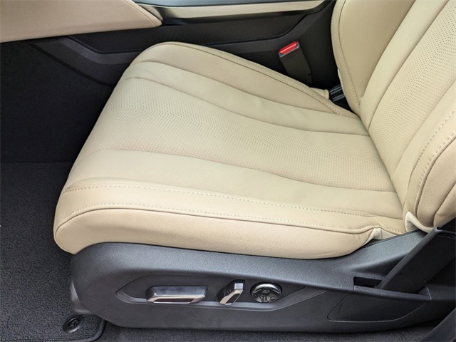 Vehicle image 23 of 40