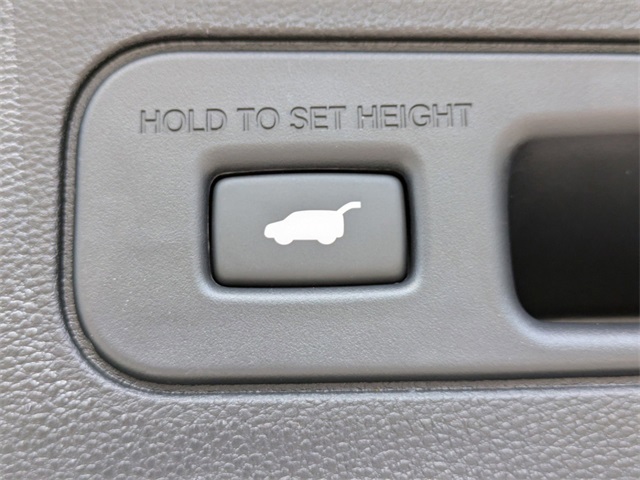 Vehicle image 15 of 40