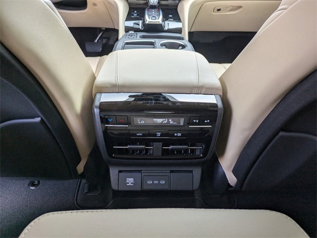 Vehicle image 17 of 40