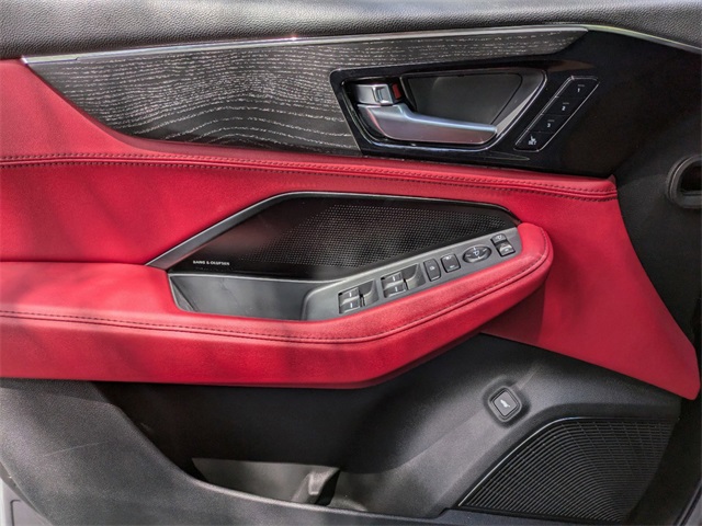 Vehicle image 33 of 43