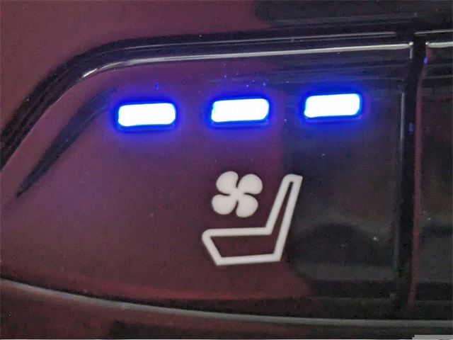 Vehicle image 29 of 43