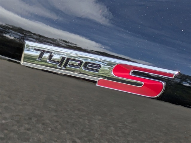 Vehicle image 9 of 43