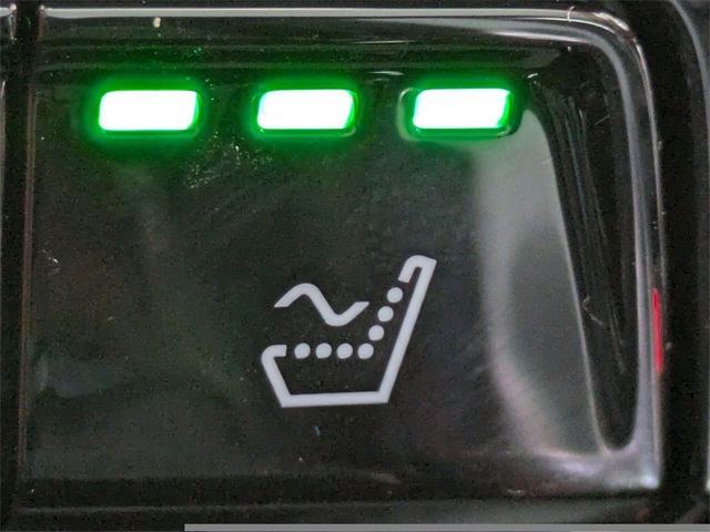 Vehicle image 31 of 43