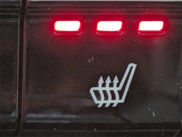 Vehicle image 30 of 43