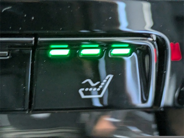 Vehicle image 33 of 48