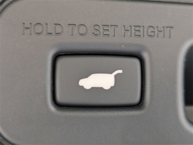 Vehicle image 17 of 48
