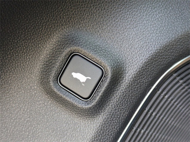 Vehicle image 38 of 48