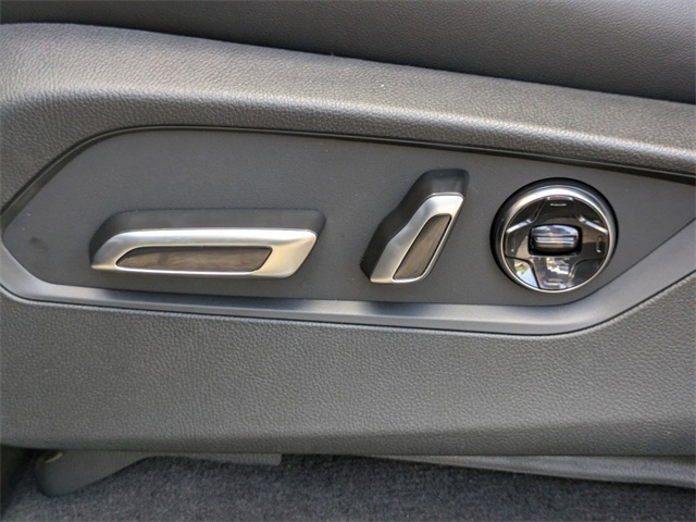 Vehicle image 26 of 48