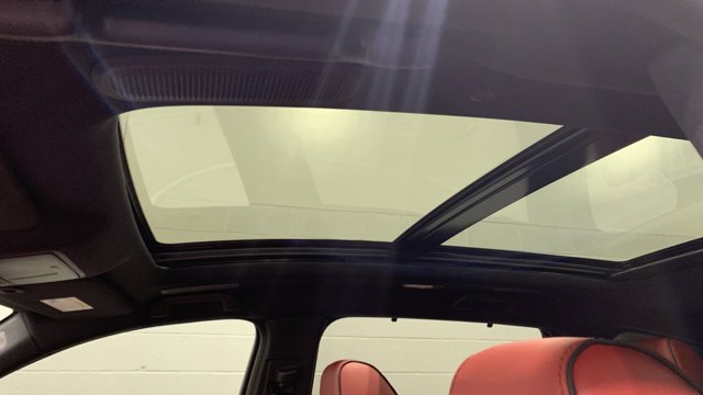 Vehicle image 31 of 33