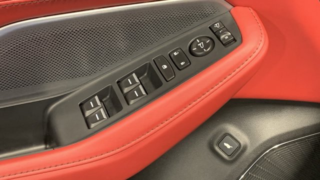 Vehicle image 19 of 33