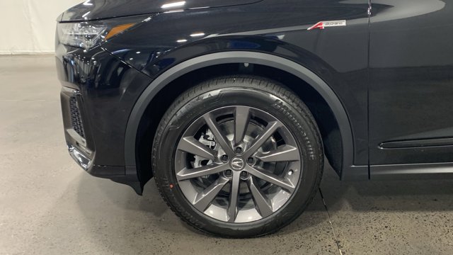 Vehicle image 10 of 33