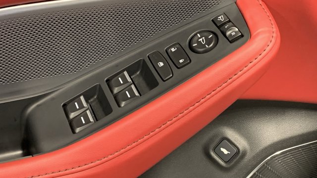 Vehicle image 19 of 33
