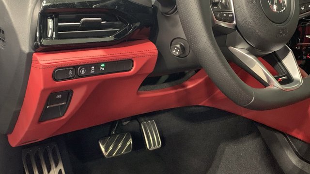 Vehicle image 20 of 33