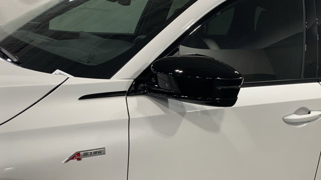 Vehicle image 11 of 33
