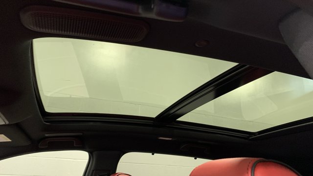 Vehicle image 31 of 33