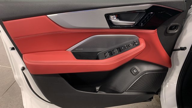 Vehicle image 17 of 33