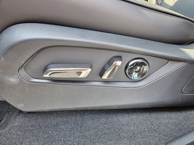 Vehicle image 7 of 13