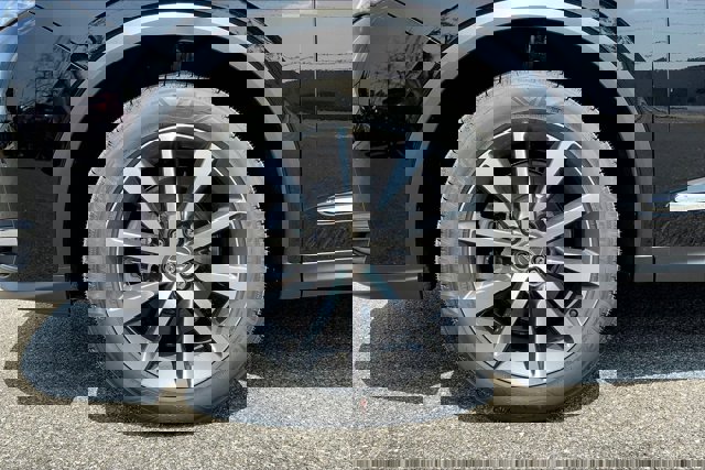Vehicle image 18 of 20