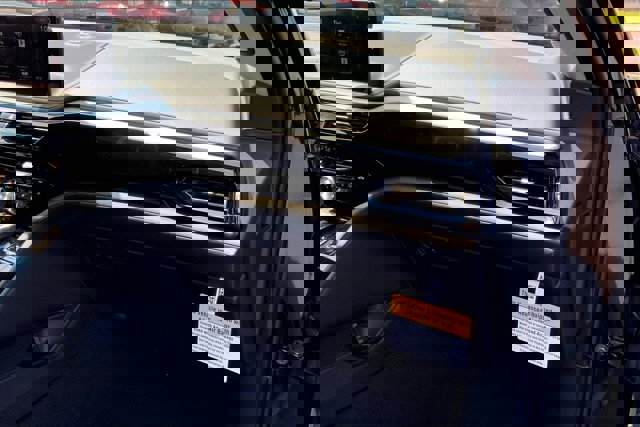 Vehicle image 15 of 20
