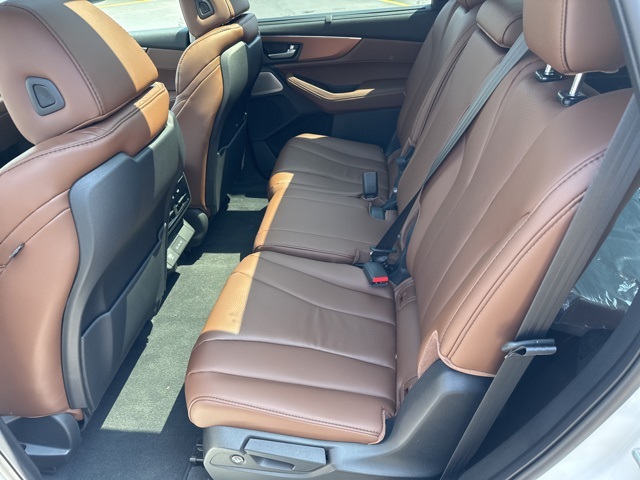 Vehicle image 7 of 14
