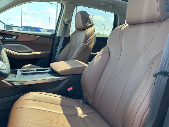 Vehicle image 5 of 14