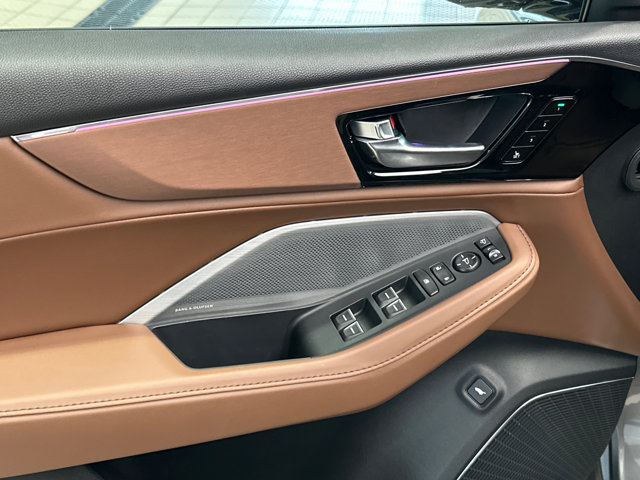 Vehicle image 12 of 25