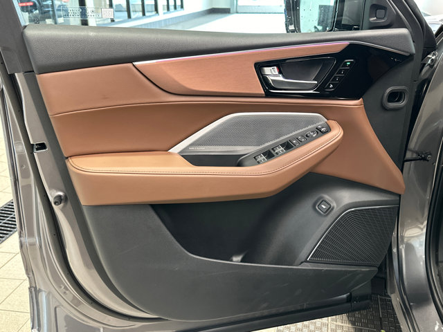 Vehicle image 11 of 25
