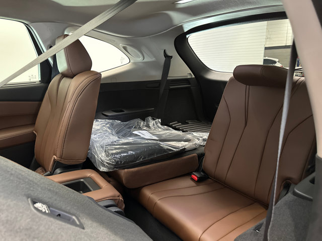 Vehicle image 15 of 25