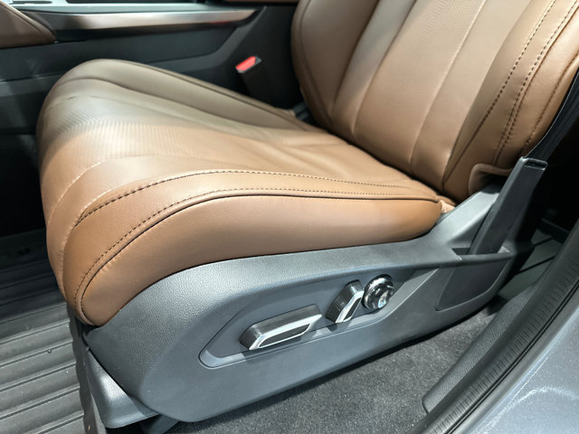Vehicle image 16 of 25