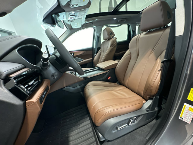 Vehicle image 13 of 25