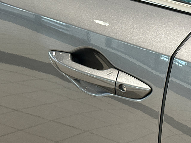 Vehicle image 10 of 25