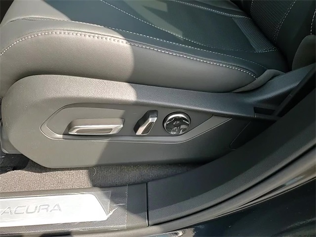 Vehicle image 16 of 24