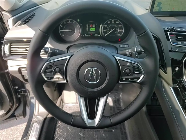 Vehicle image 17 of 24