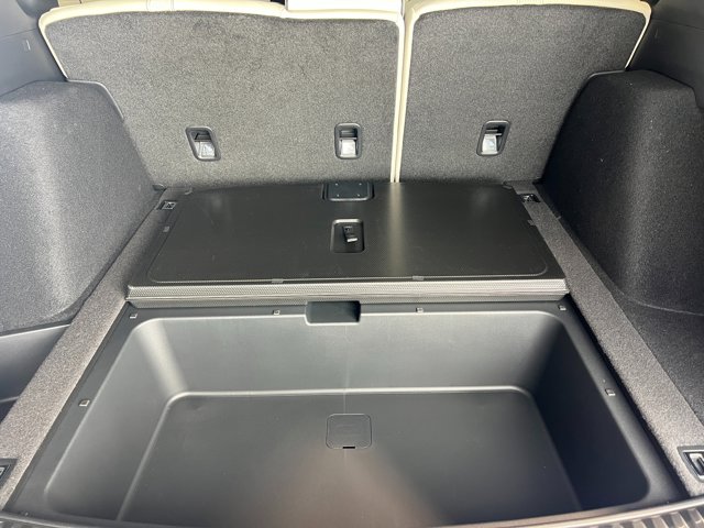 Vehicle image 13 of 39