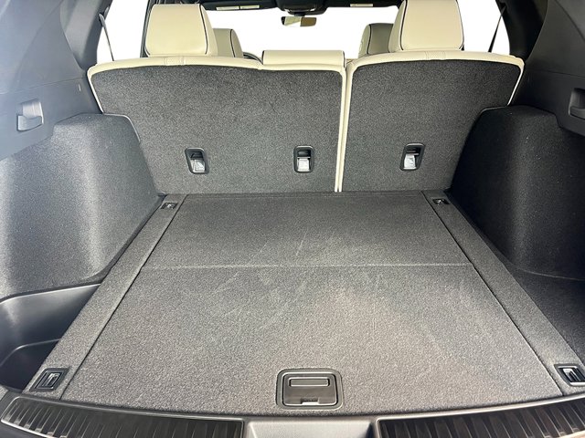 Vehicle image 11 of 39
