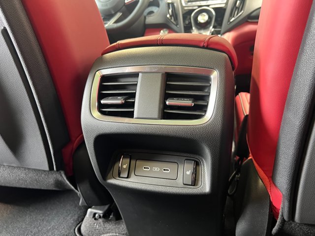 Vehicle image 33 of 39