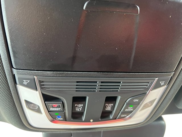 Vehicle image 25 of 39